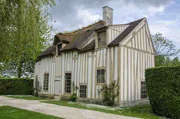 Francia - Chantilly 39 - castillo de Chantilly - jardin anglo-chino - Le Hameau.jpg